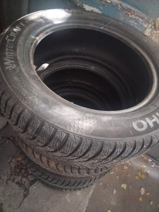 Продавам 4 броя зимни гуми
KUMHO WINTERCRAFT
215/55R6 / ДОТ 3021
Гумит