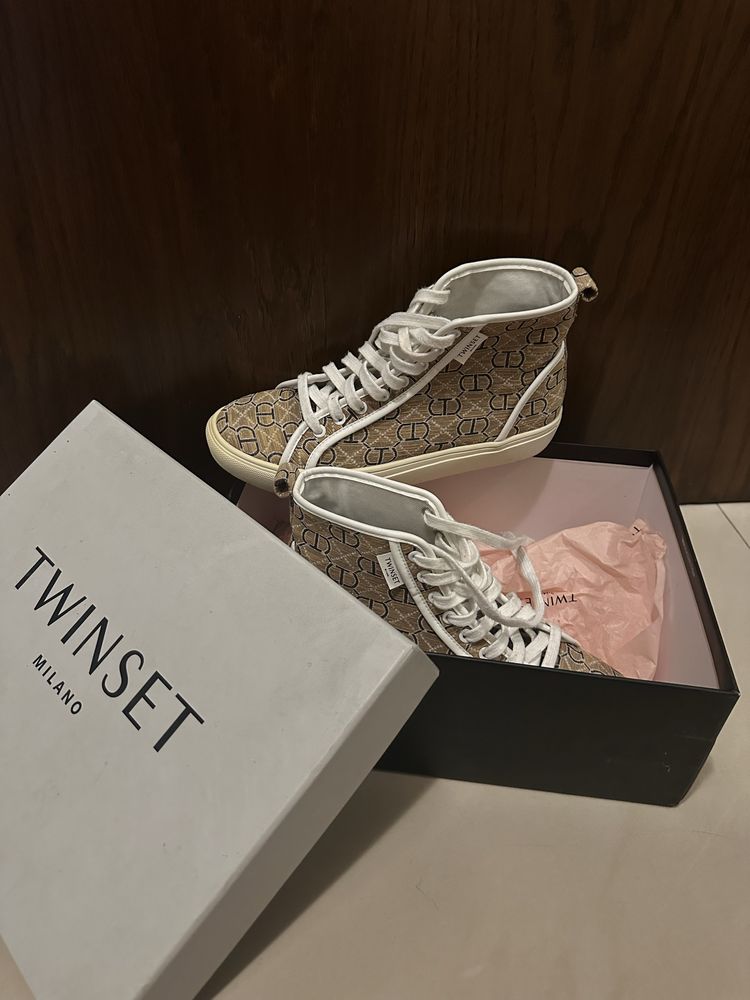Кафяви кецове Twinset