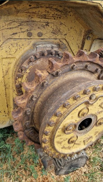 Dezmembrez Buldozer Caterpillar D4H