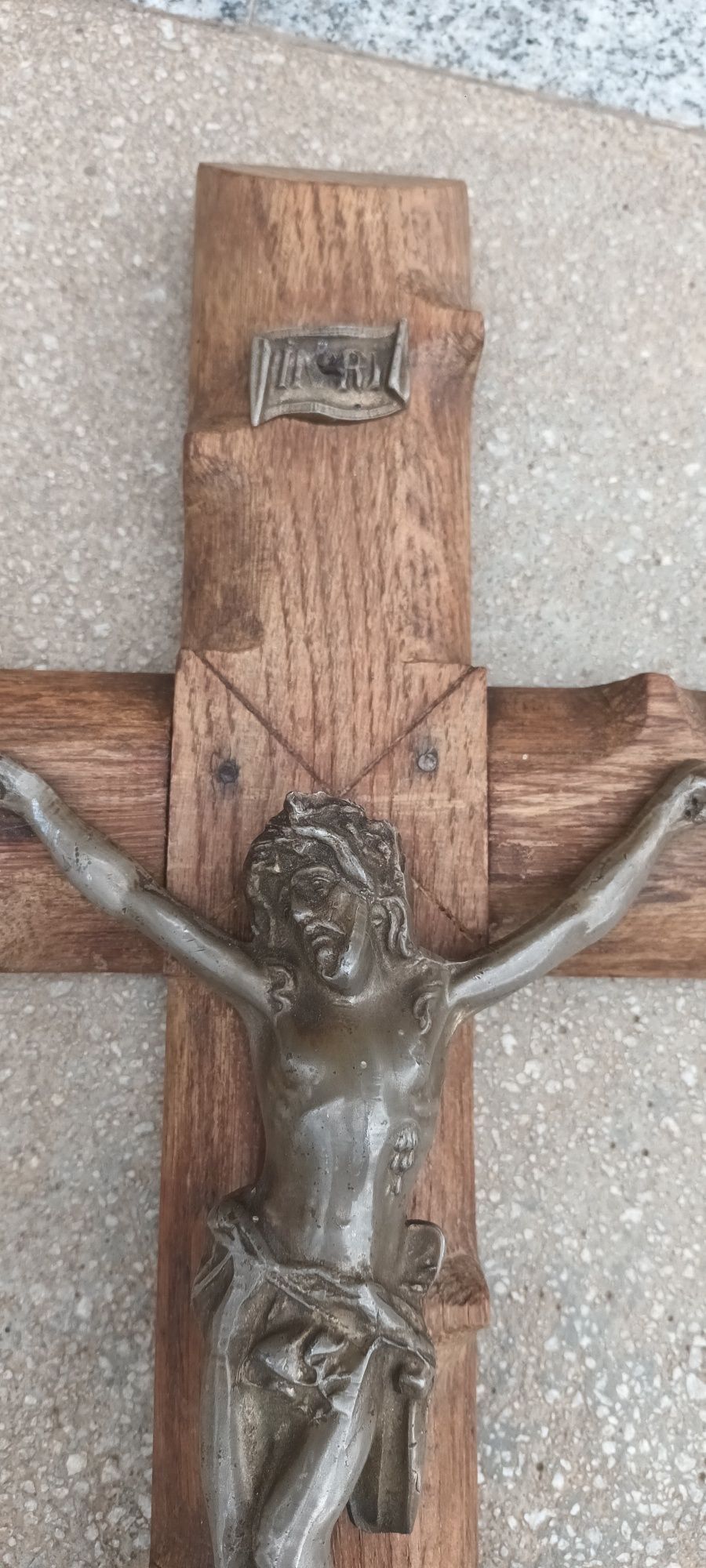 Crucifix, Cruce veche din lemn