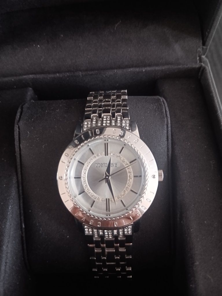 Часовник roberto cavalli