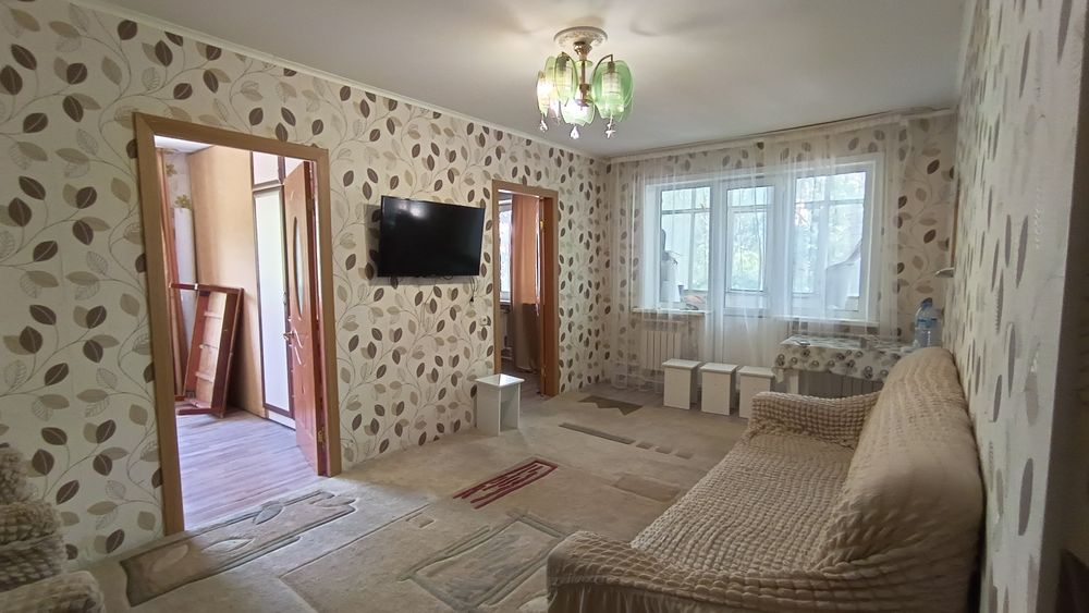 Продам 3-хкомнатную квартиру на 6 мкр.