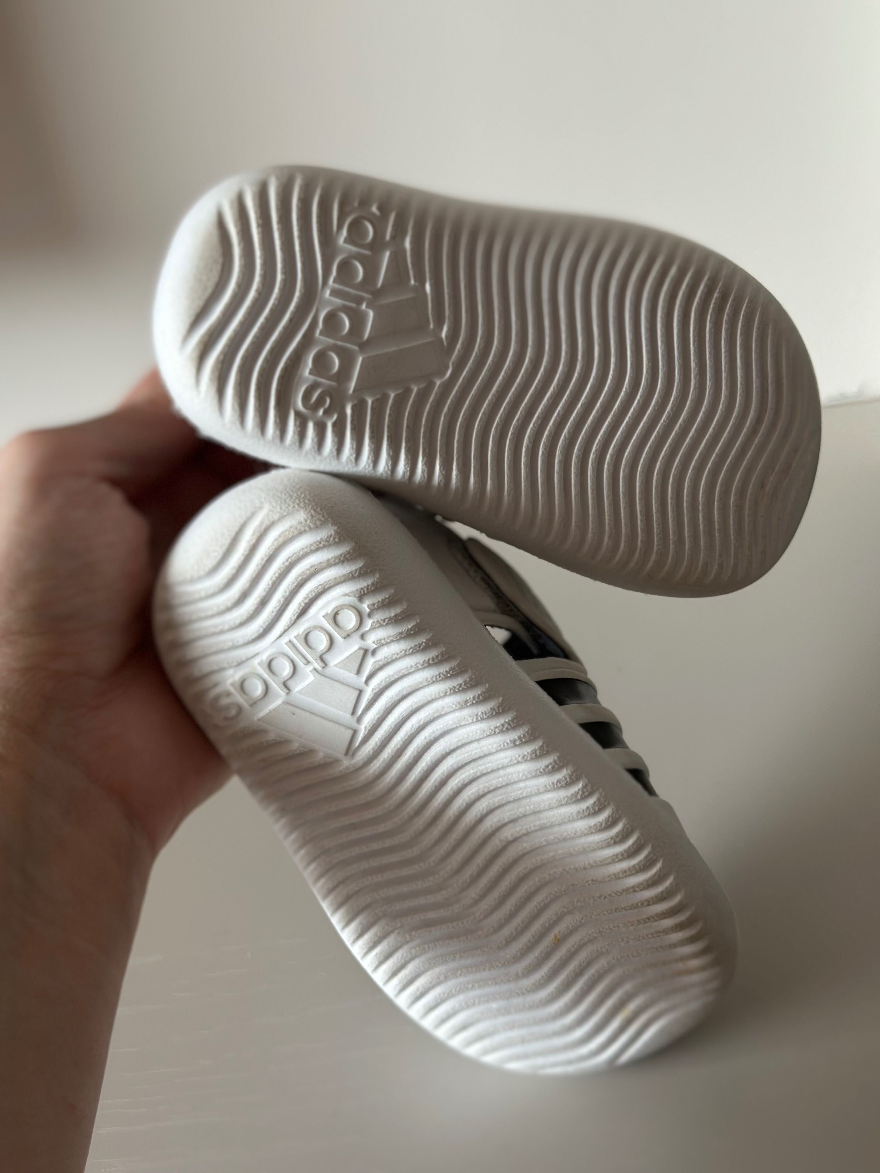 Детски затворени сандали Adidas