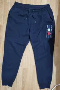 Vand Pantaloni Tommy hilfiger