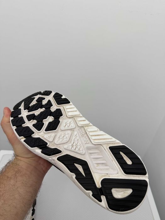 Adidași HOKA Arahi 7 – mărime 40 1/3 – stare foarte bună