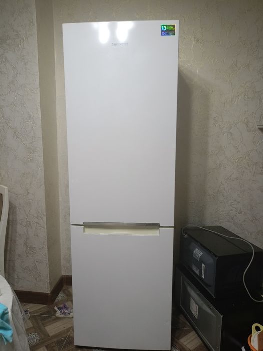 Продам холодильник Самсунг в отличном состоянии