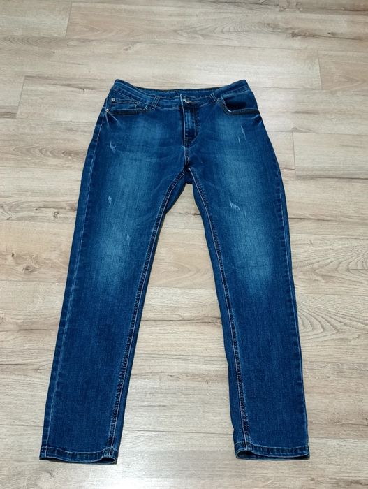 Blugi dama mărimea 30 trimit prin posta romana detalii in privat