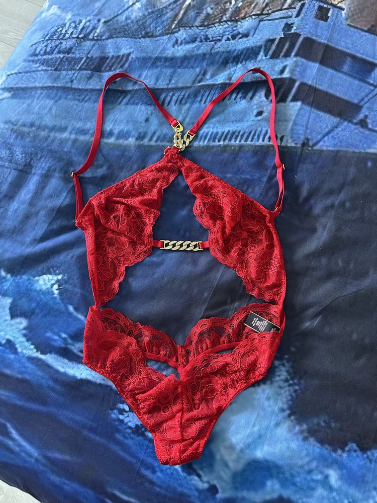 Бельото Victoria Secret, размер ХС, цена 100 лв