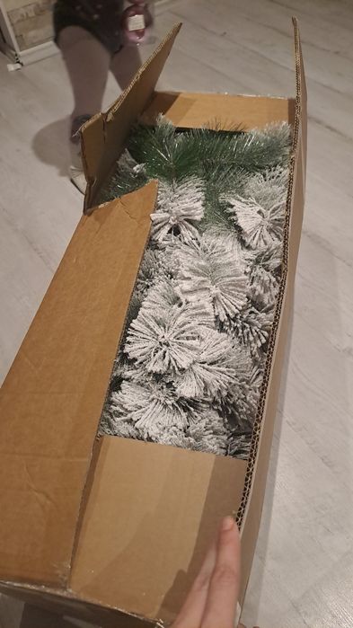 Brad artificial cu aspect nins nou in cutie 180 cm