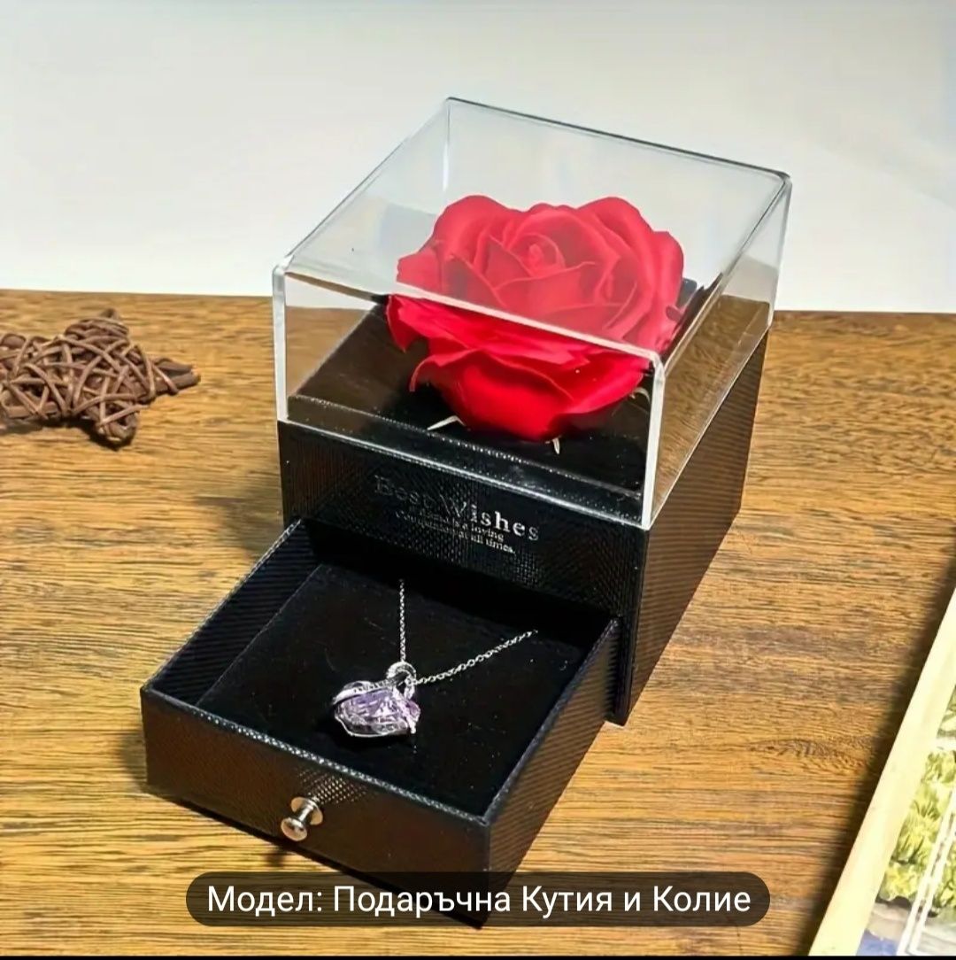 Роза и колие в кутия