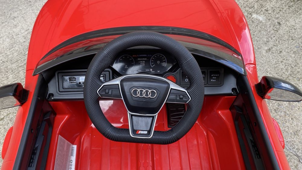 Акумулаторна кола Audi RS e-tron Червена