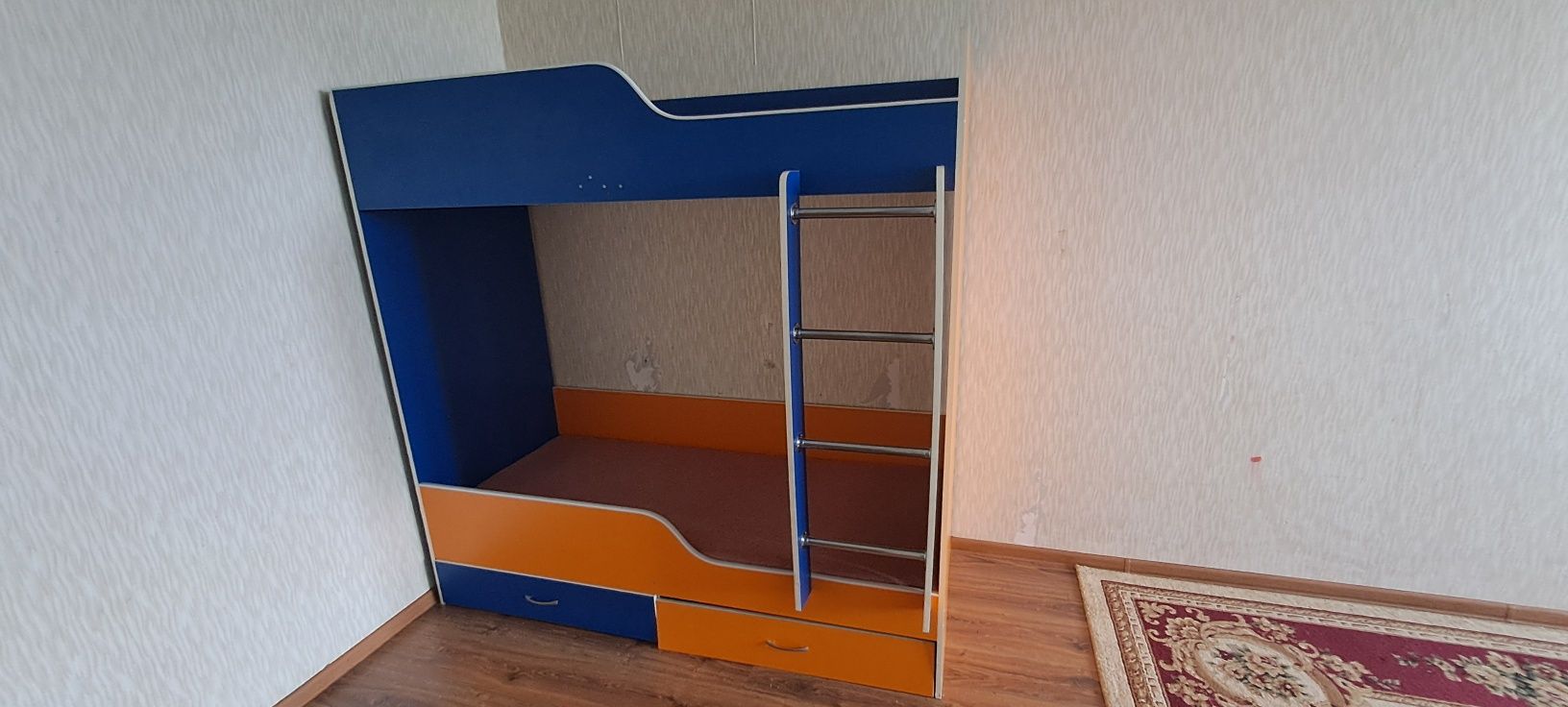 Продам детскую двухярусную кровать
