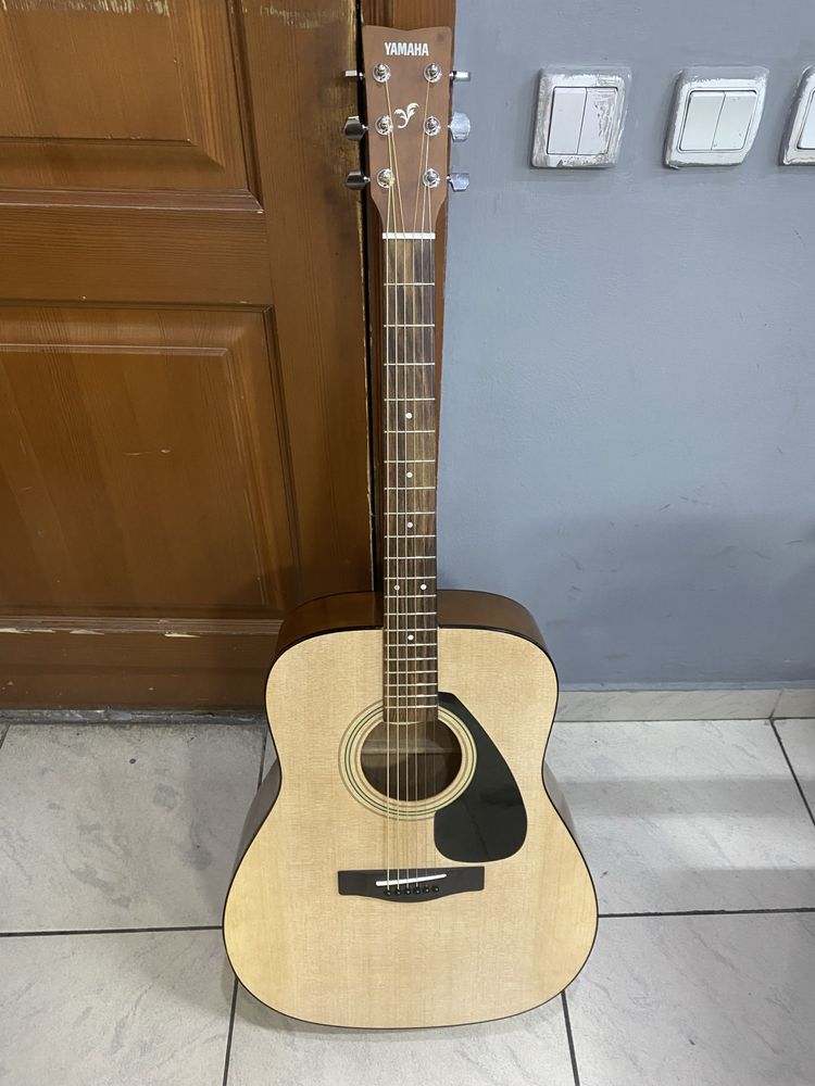 Продам гитару Yamaha-F310