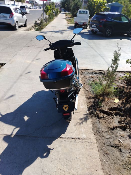 Skutr sotiladi Holati idyal