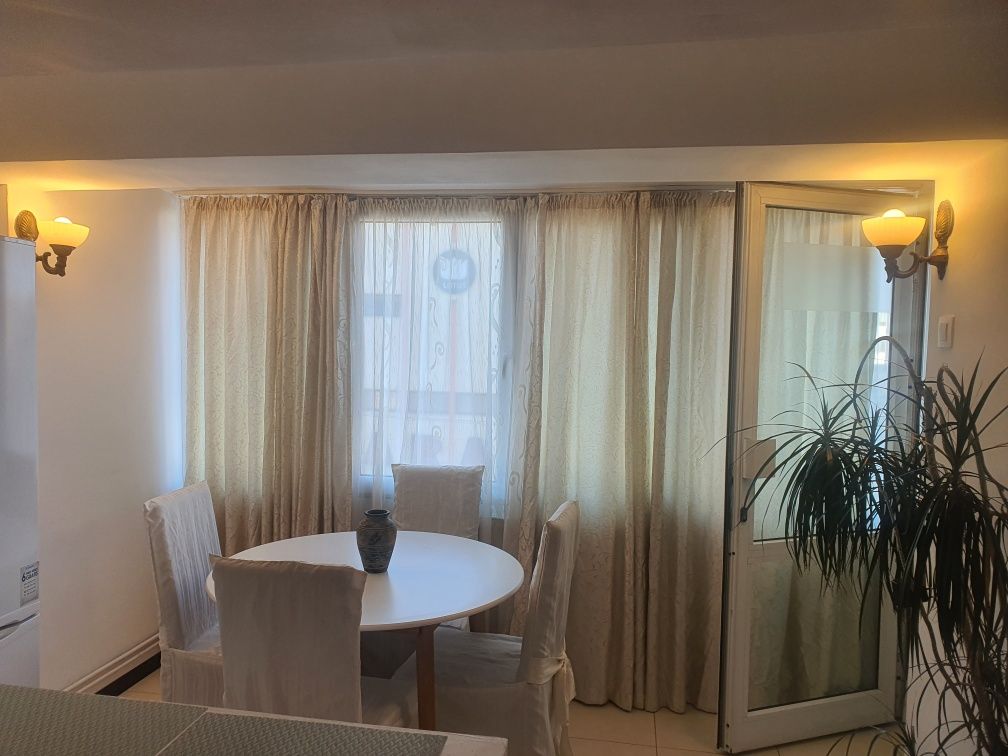 Închiriez apartament 3 camere