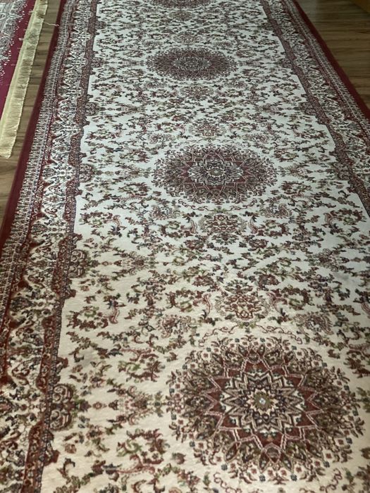 Ковровая дорожка продается в идеальном состоянии.