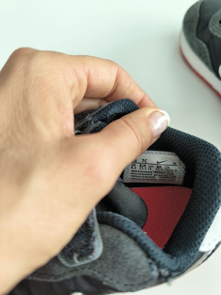 Маратонки Nike размер 23,5
