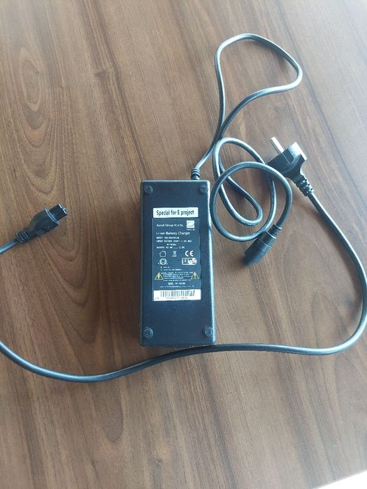 Incarcator baterie bicicleta 36v 5pini