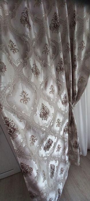 Draperii bej cu model deosebit set de 3 bucati