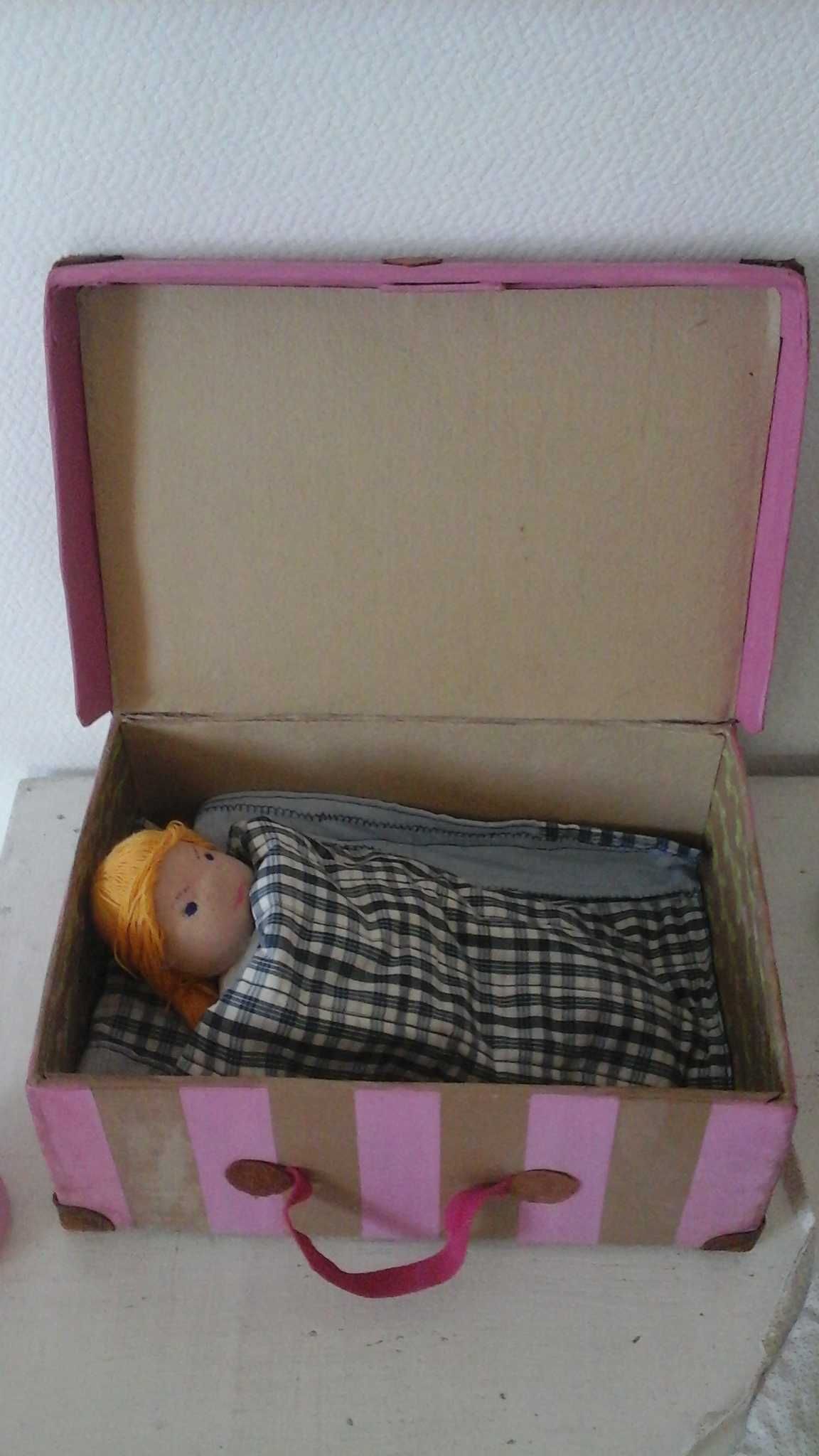 Кукольный домик-чемоданчик с куклой