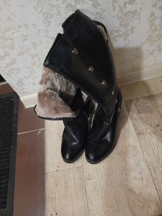 Зимние кожаные сапожки.