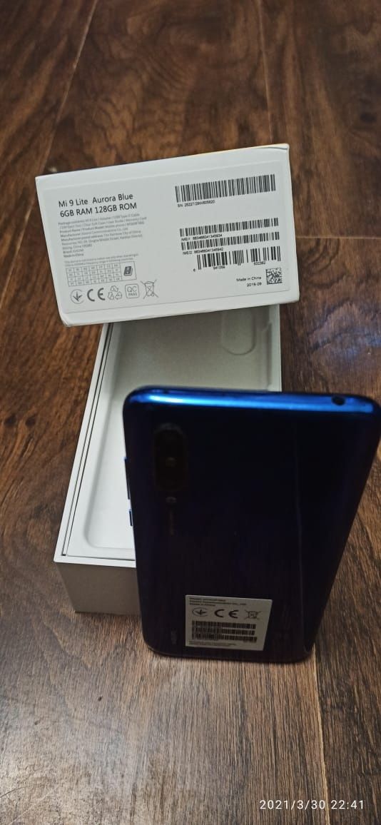 Продам телефон Xiaomi Mi 9 Lite 6/128GB