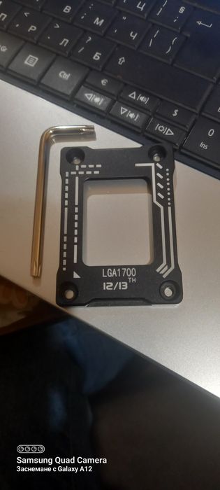 Продавам монтажна рамка сокет 1700