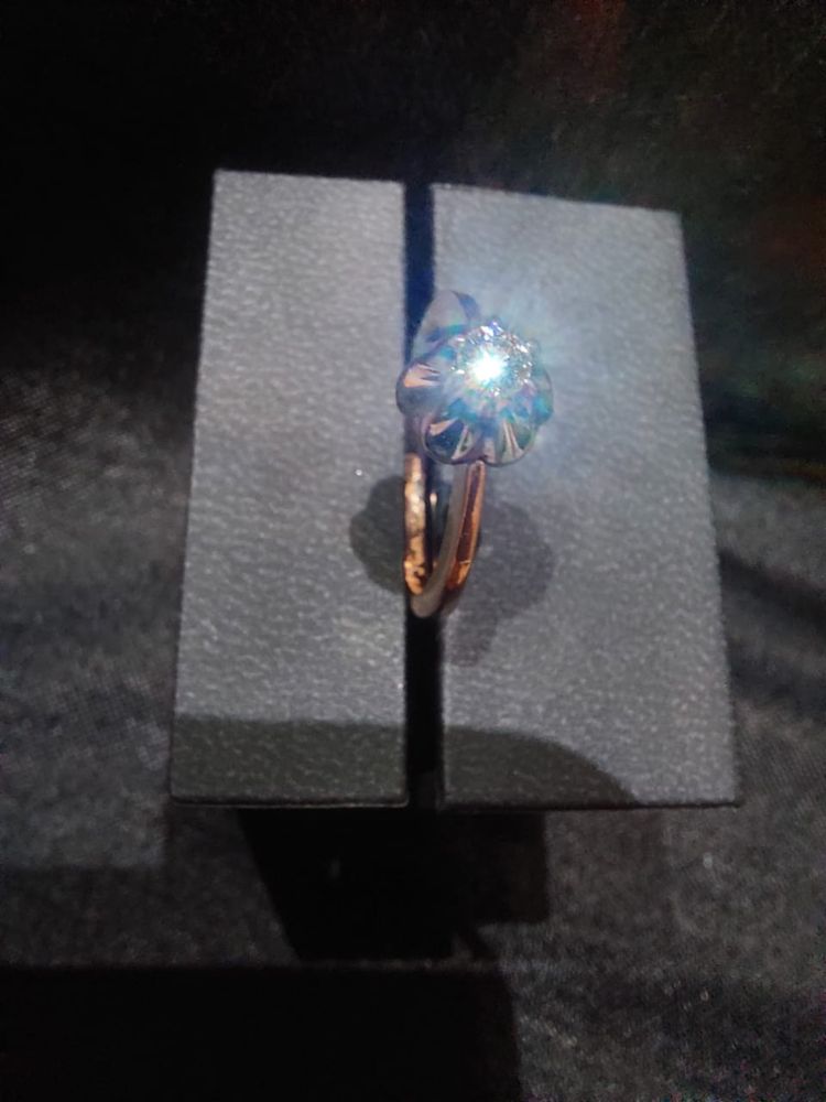 Золотые  кольца с бриллиантами