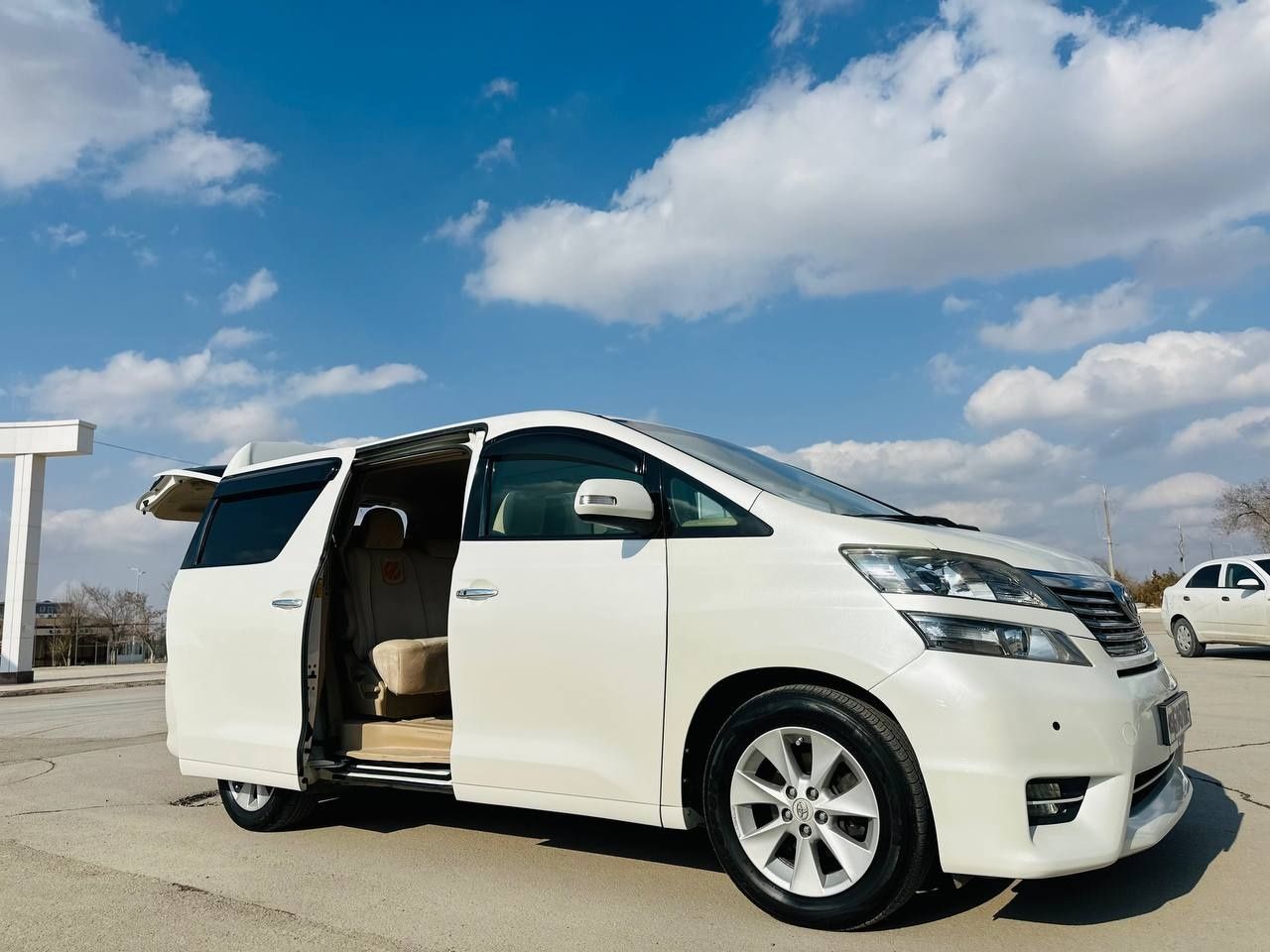 Toyota Alphard ANH 20 кузов минивэн