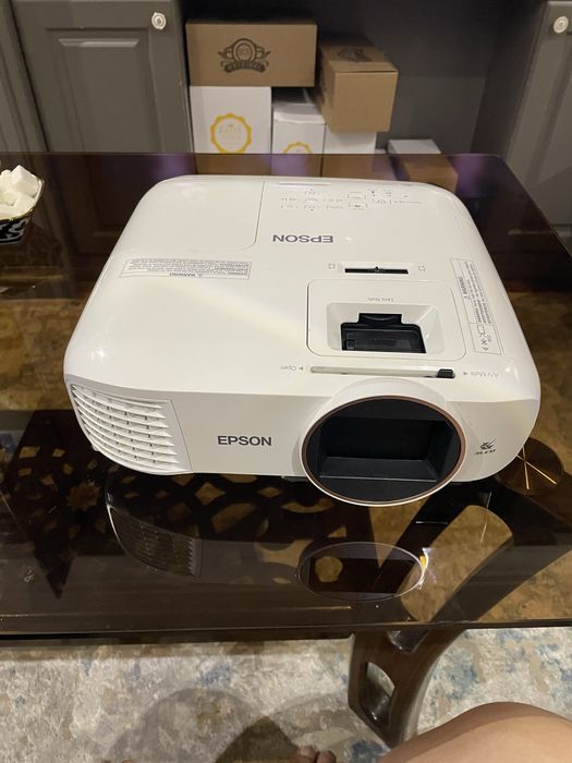 Продаётся Проектор EPSON