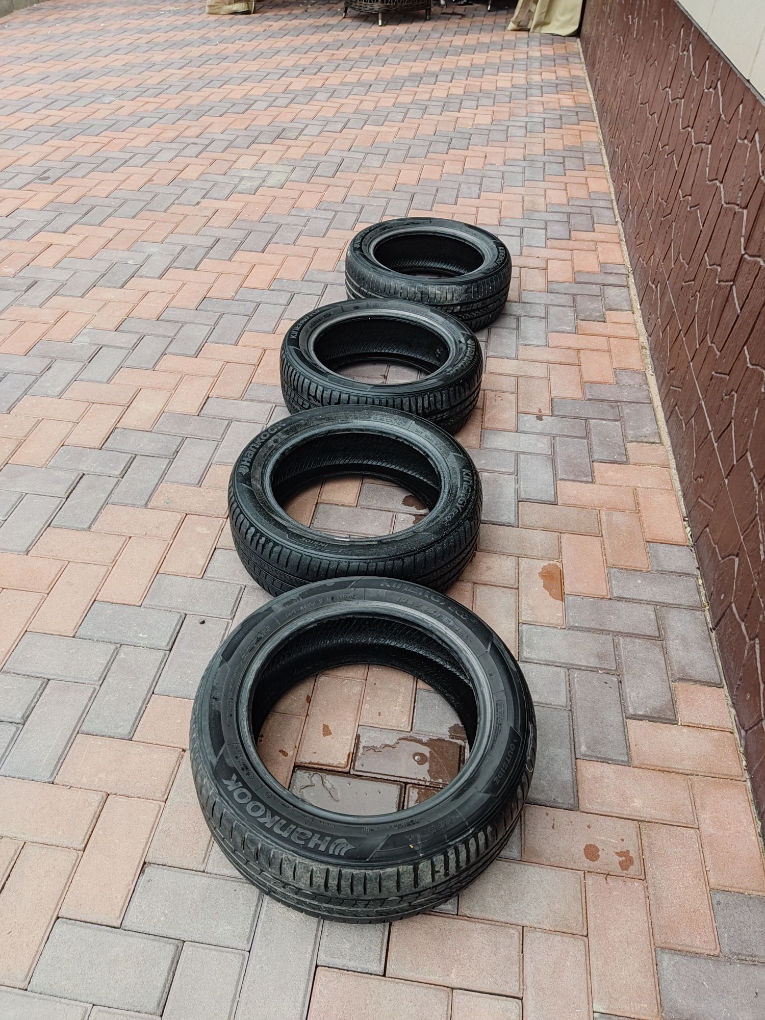 Продам 4 шины размер 185/55R15 82V