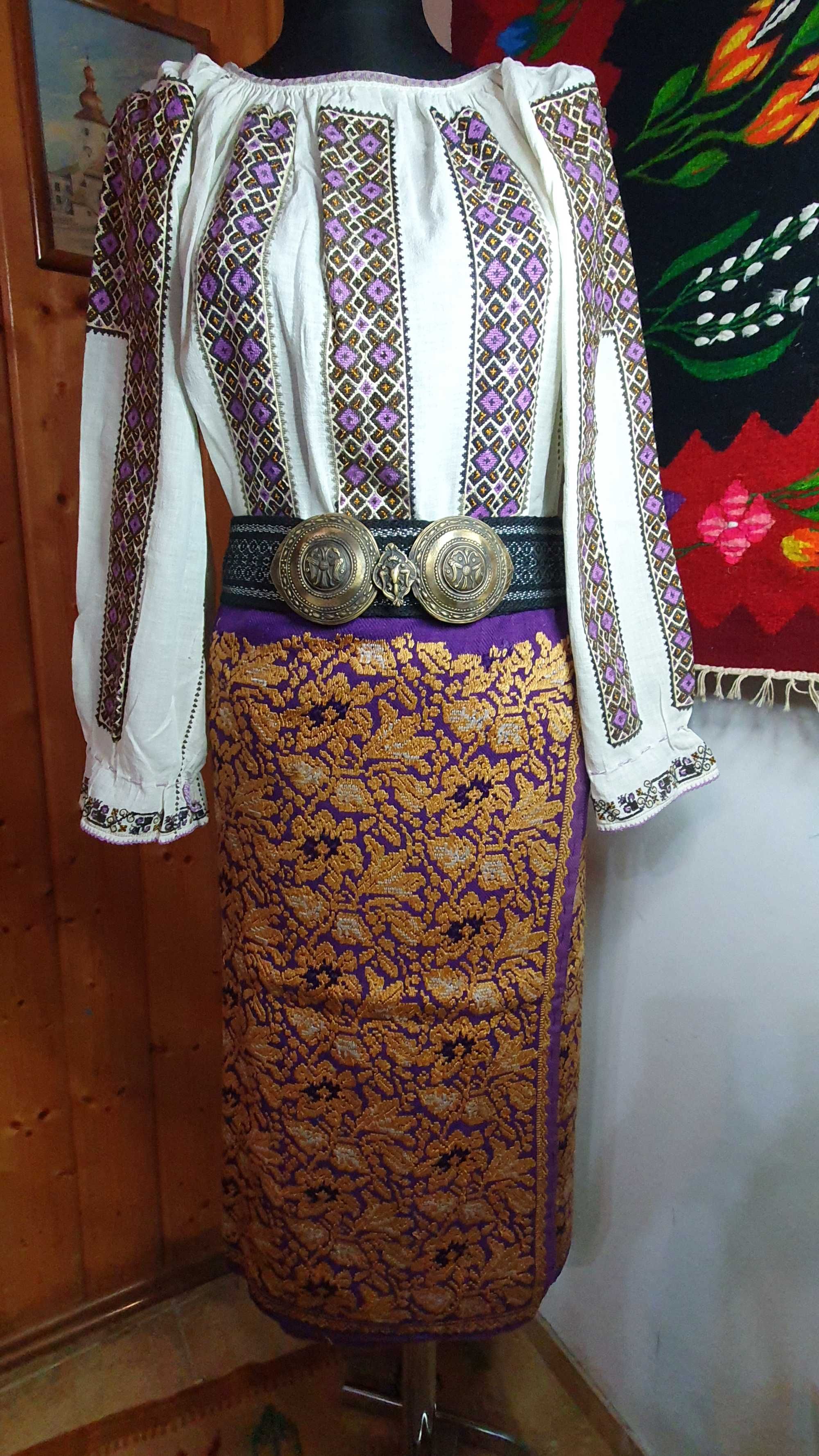 Costum popular (ie/camasa cu poale, catrinta/fota/zadie/valnic)