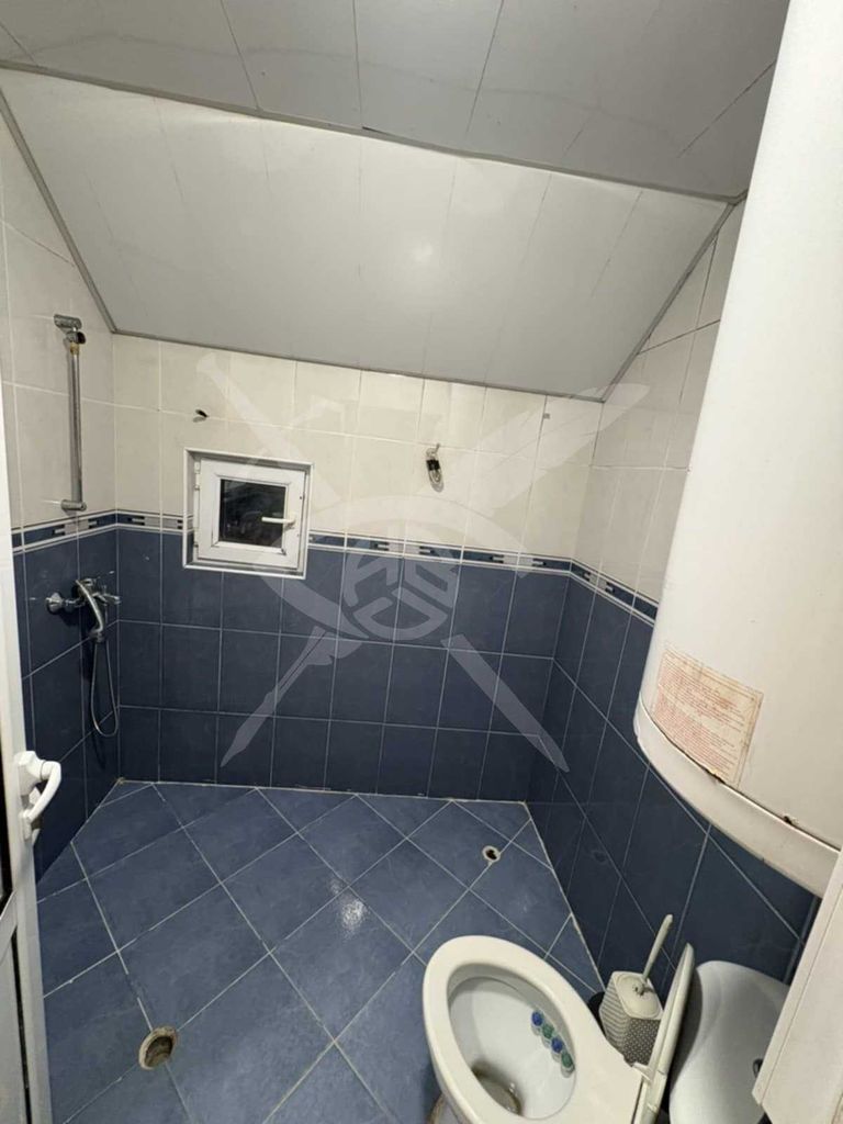 Дава се под наем Едностаен апартамент в Варна, Левски - 35 кв.м за 200 € - Снимка #2