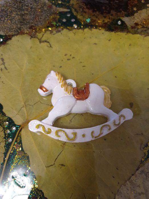 Шкатулки, лошадки,ёлочки из глины .