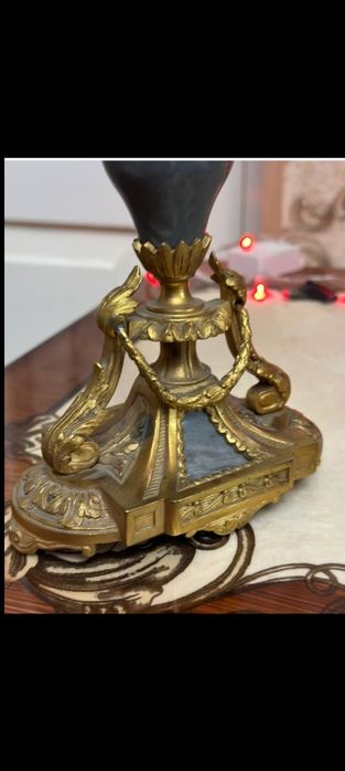 Продаются часы и подсвечники антикварные