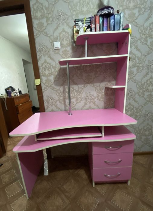 Стол для учёбы