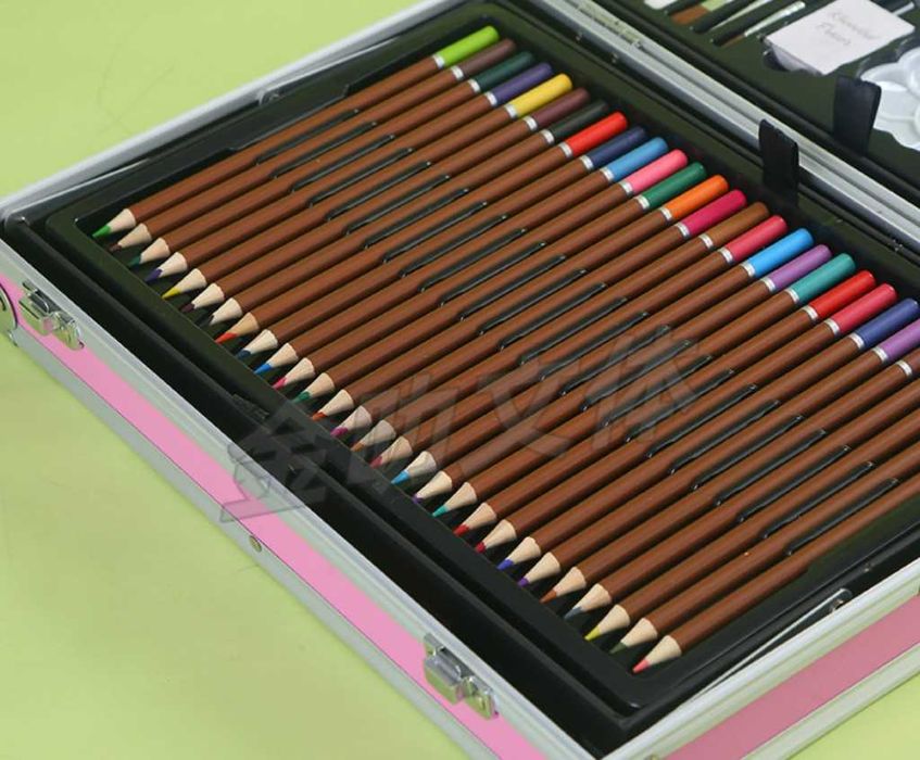 Творчески комплект за рисуване – 145 части в удобен куфар