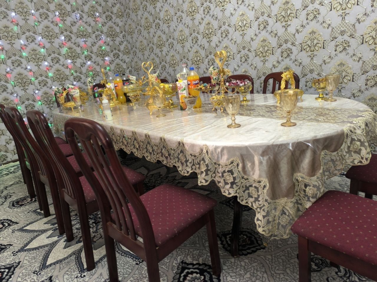 Стол стуллар сотилади