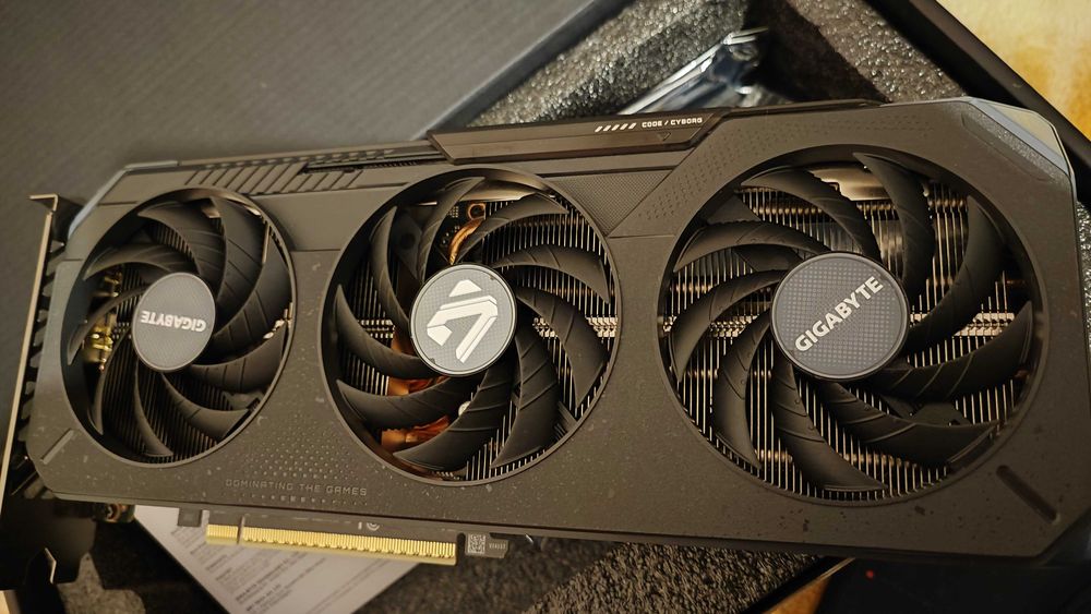 placa video gigabyte amd rx 9060 xt nouă garanție