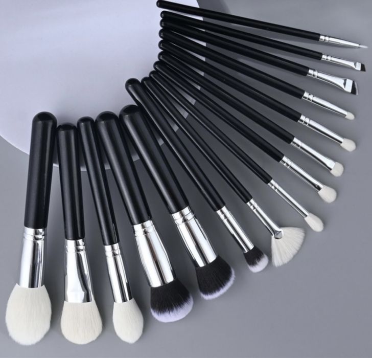 Продам набор кистей для макияжа