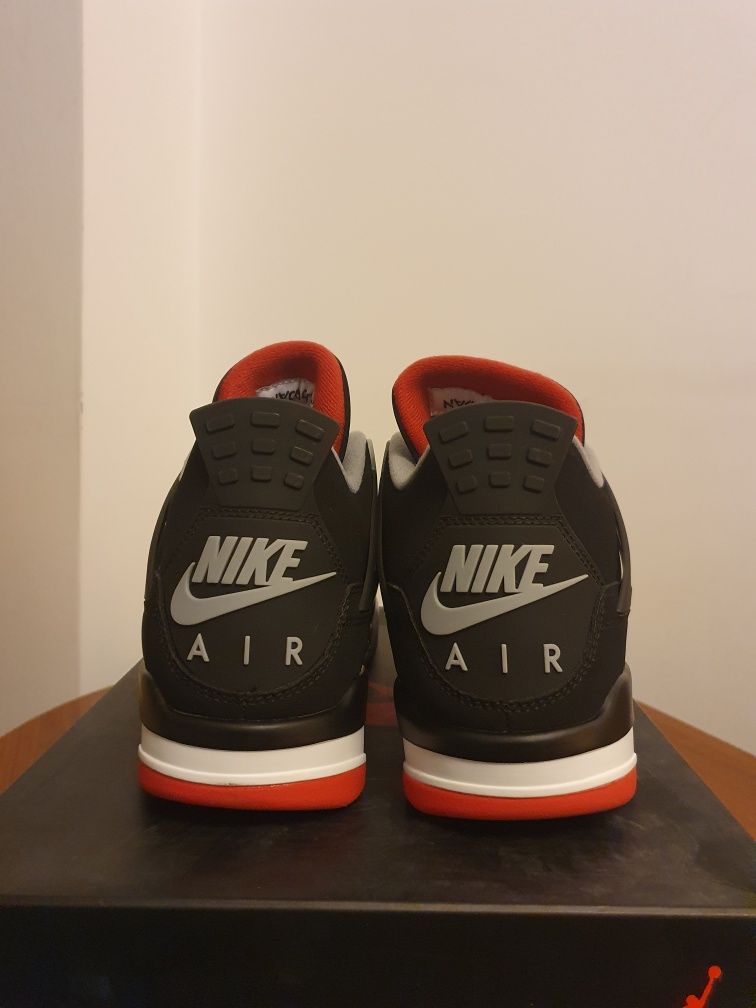 Air Jordan 4 Bred