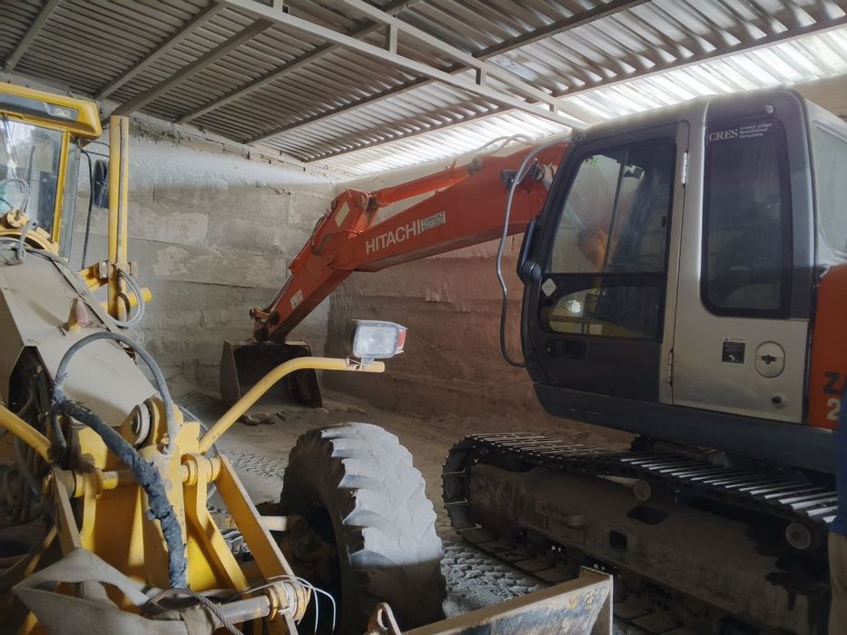 Экскаватор HITACHI ZAXIS 200