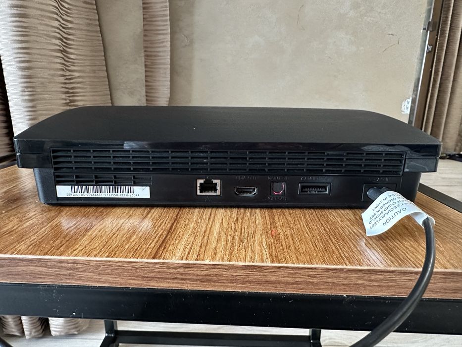 Конзола PS3 с два джойстика+ игра
