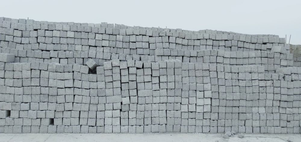 Шлакоблок строительный. Барлық түрі бар . Құм шебен, клинец.