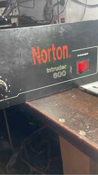 Amplificator de putere Norton Intruder 600