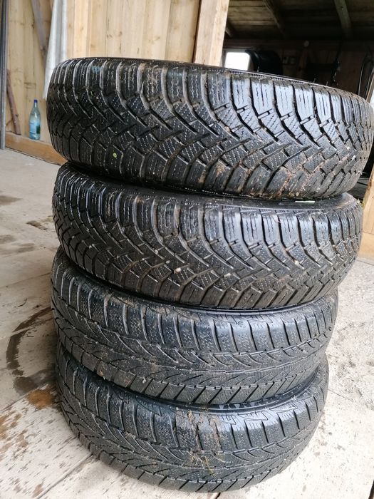 Vând cauciucuri de iarna 165/70R14