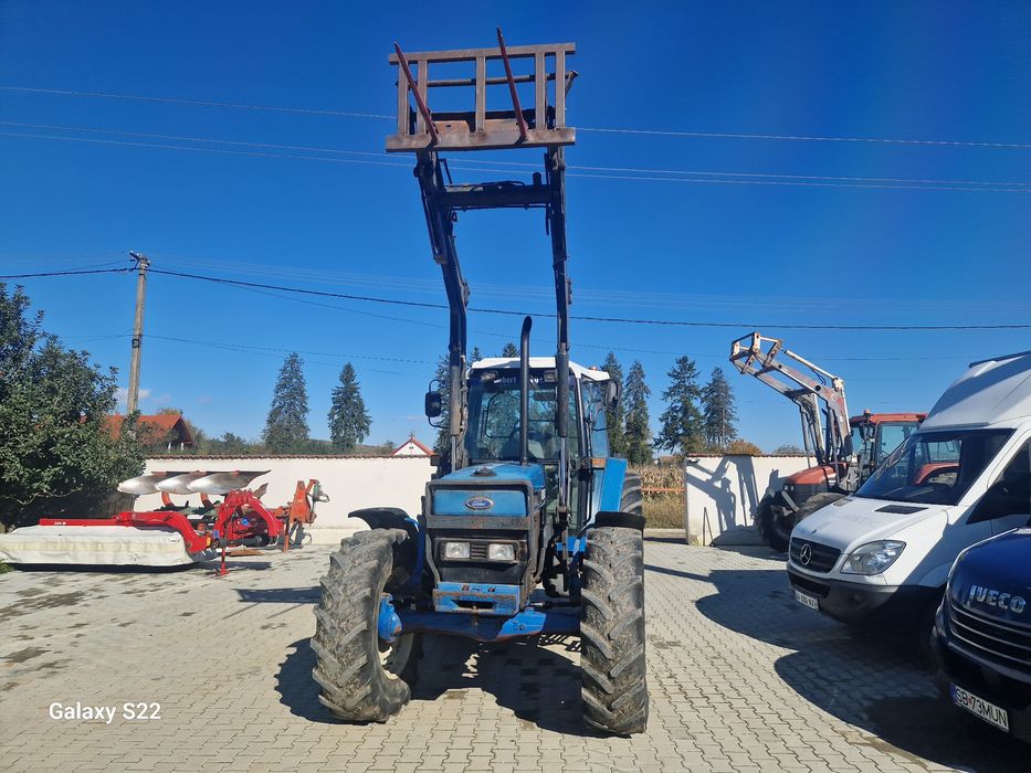 Vând tractor Ford new holland
