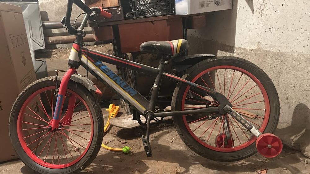 Продам детский велосипед б/у , диаметр колеса 18-20 см