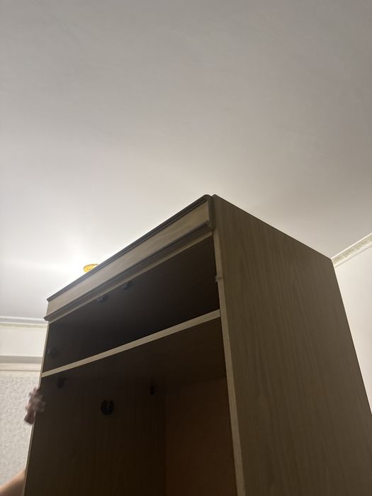 Продаётся шкафы и стол компактный  торг есть