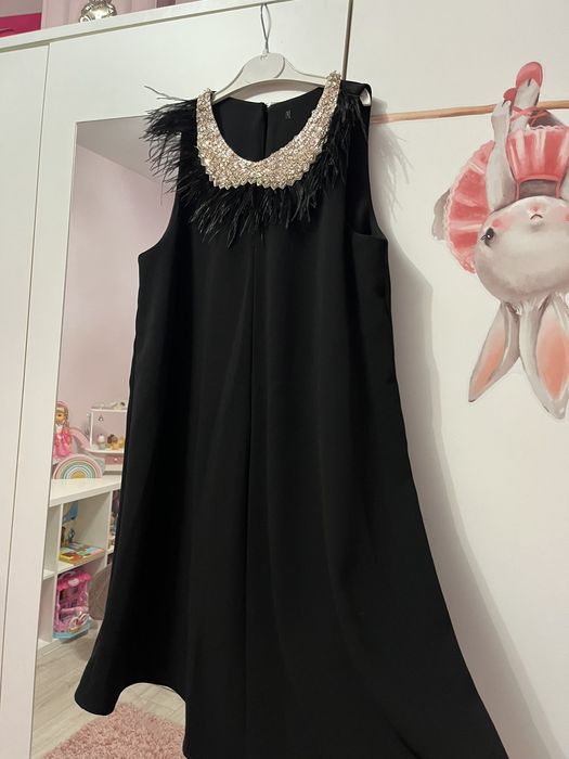 Рокля Zara с пера – елегантна и стилна